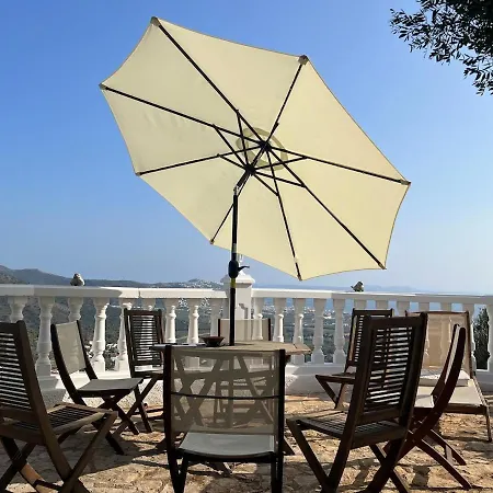 Dom wakacyjny Panoramique Avec Piscine, Mas-fumats, Roses, Espagne Roses