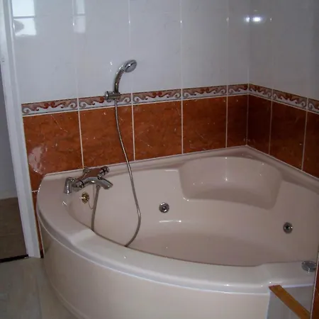 Dom wakacyjny Panoramique Avec Piscine, Mas-fumats, Roses, Espagne